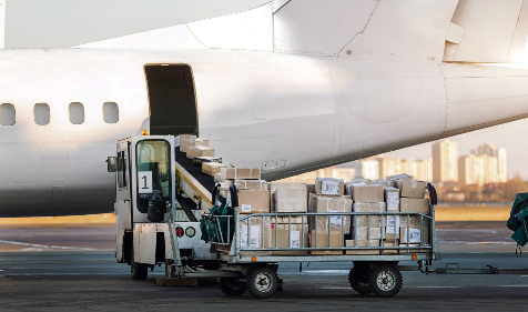 Operación de transporte aéreo para mercancías urgentes de El Mosca by Logista.