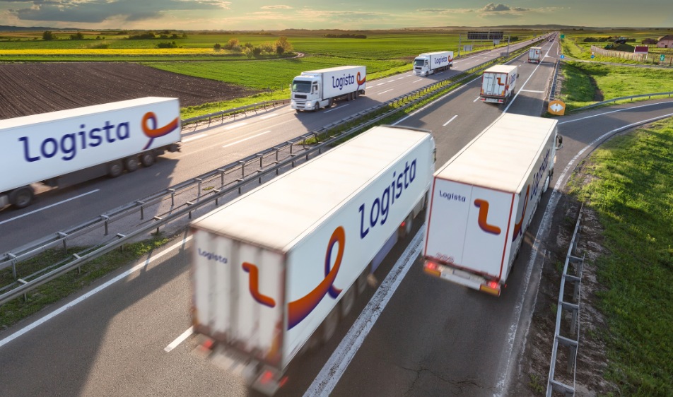 Flota de transporte de Logista en operación por carretera.