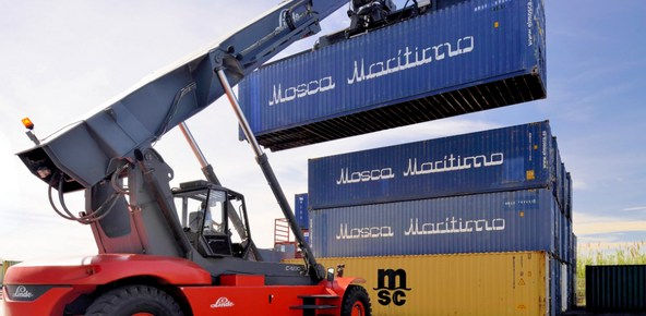 Contenedores de El Mosca by Logista para transporte multimodal.
